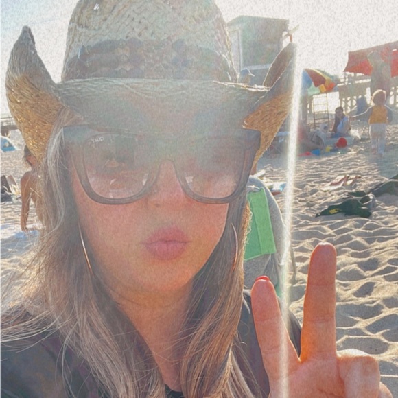 Hi! I’m Nicole... - Picture 1 of 1